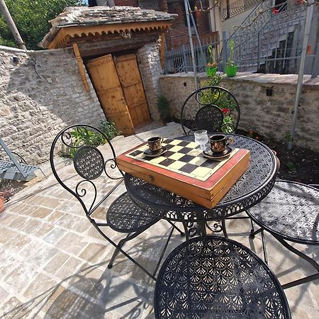 "Villa 70" Guesthouse Gjirokastër Eksteriør billede
