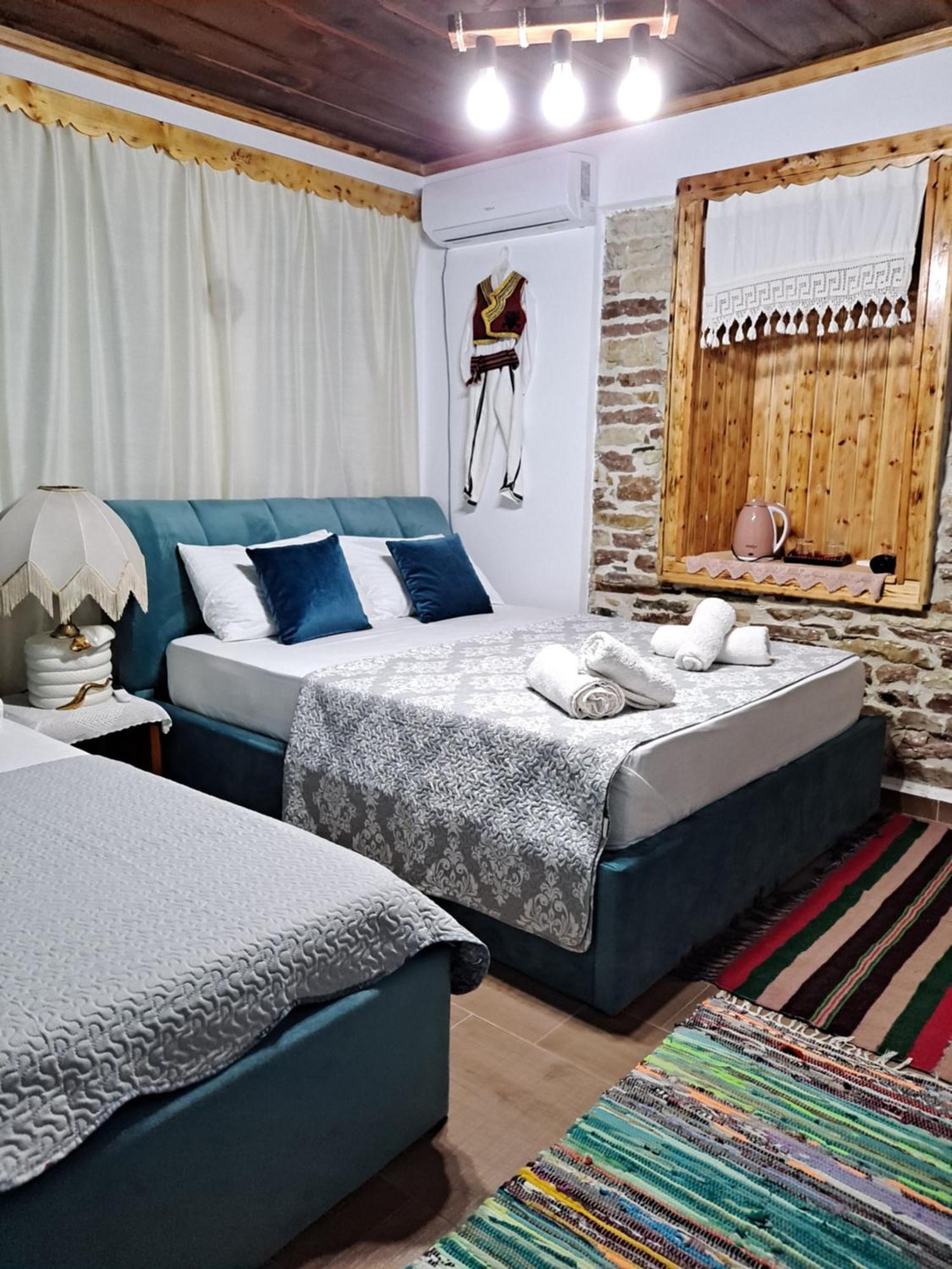 "Villa 70" Guesthouse Gjirokastër Eksteriør billede