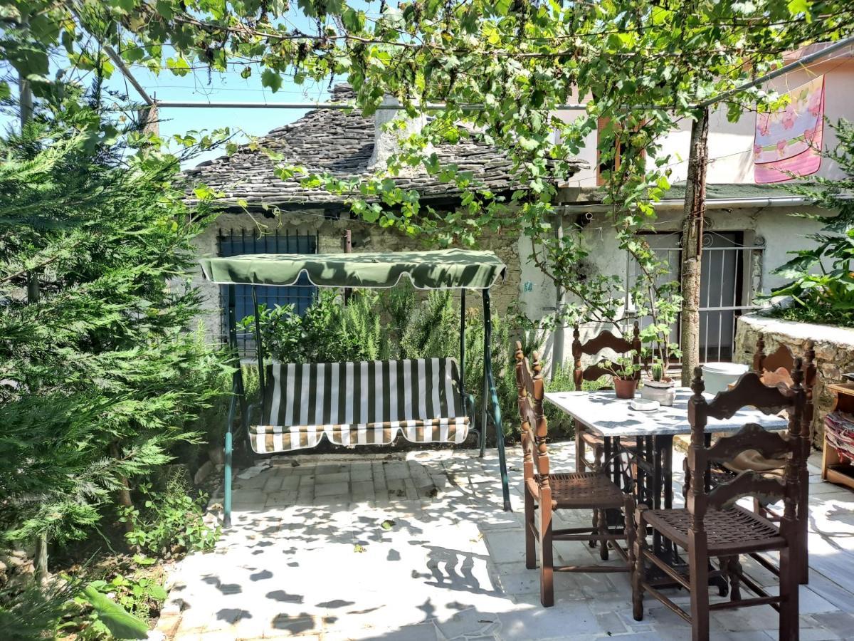 "Villa 70" Guesthouse Gjirokastër Eksteriør billede