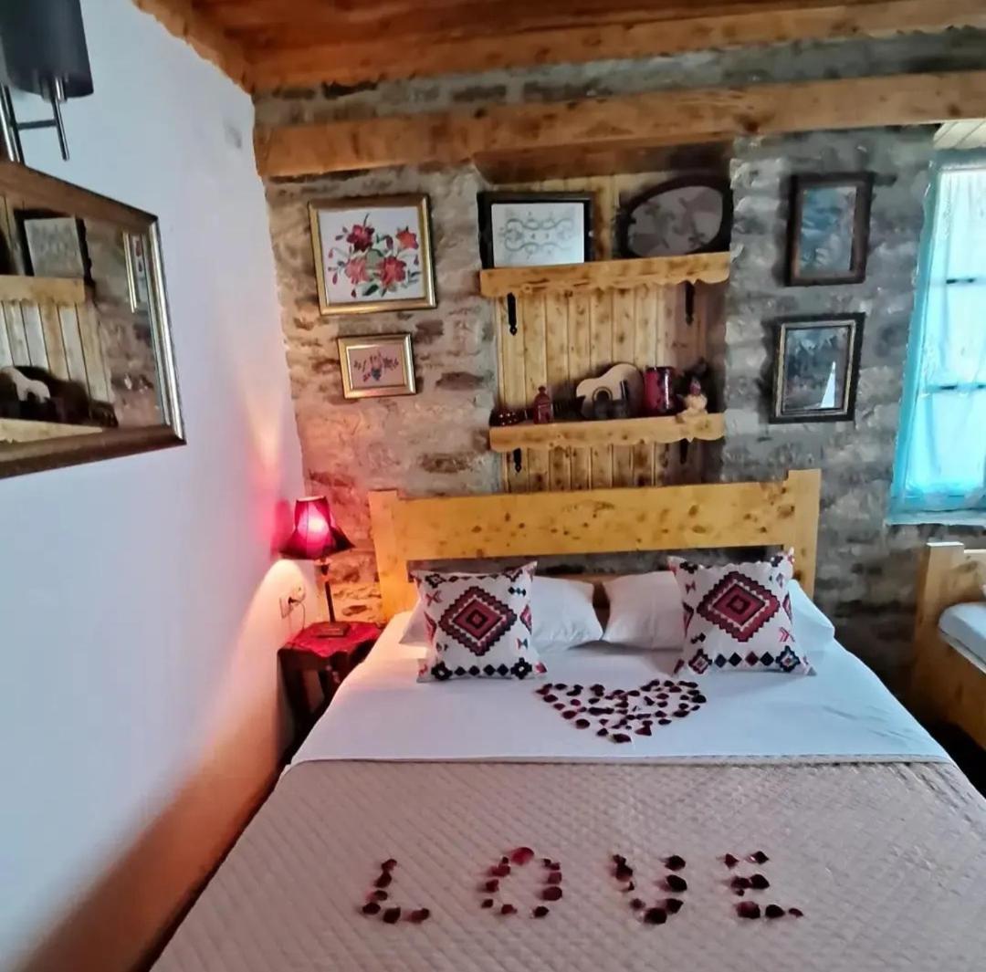 "Villa 70" Guesthouse Gjirokastër Eksteriør billede