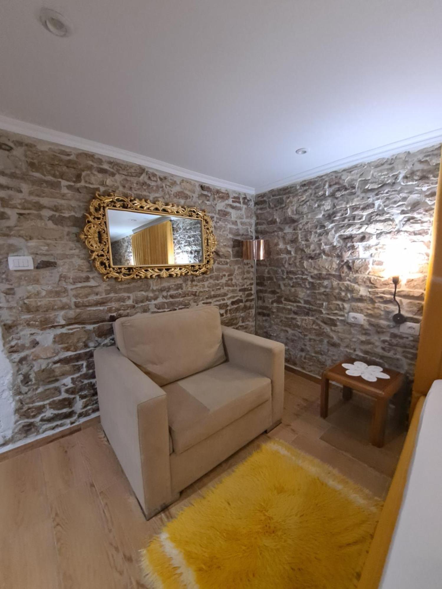 "Villa 70" Guesthouse Gjirokastër Eksteriør billede