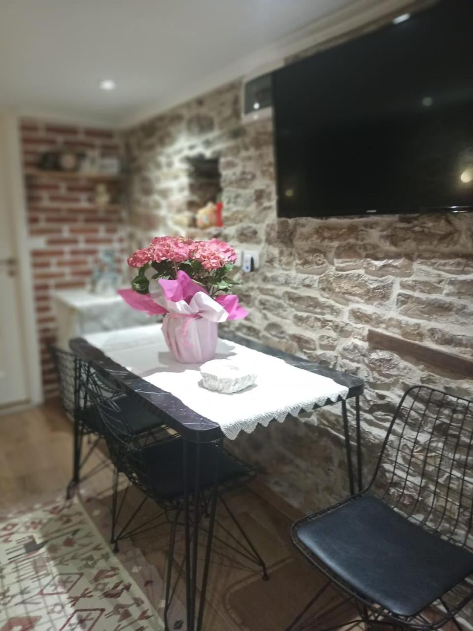 "Villa 70" Guesthouse Gjirokastër Eksteriør billede
