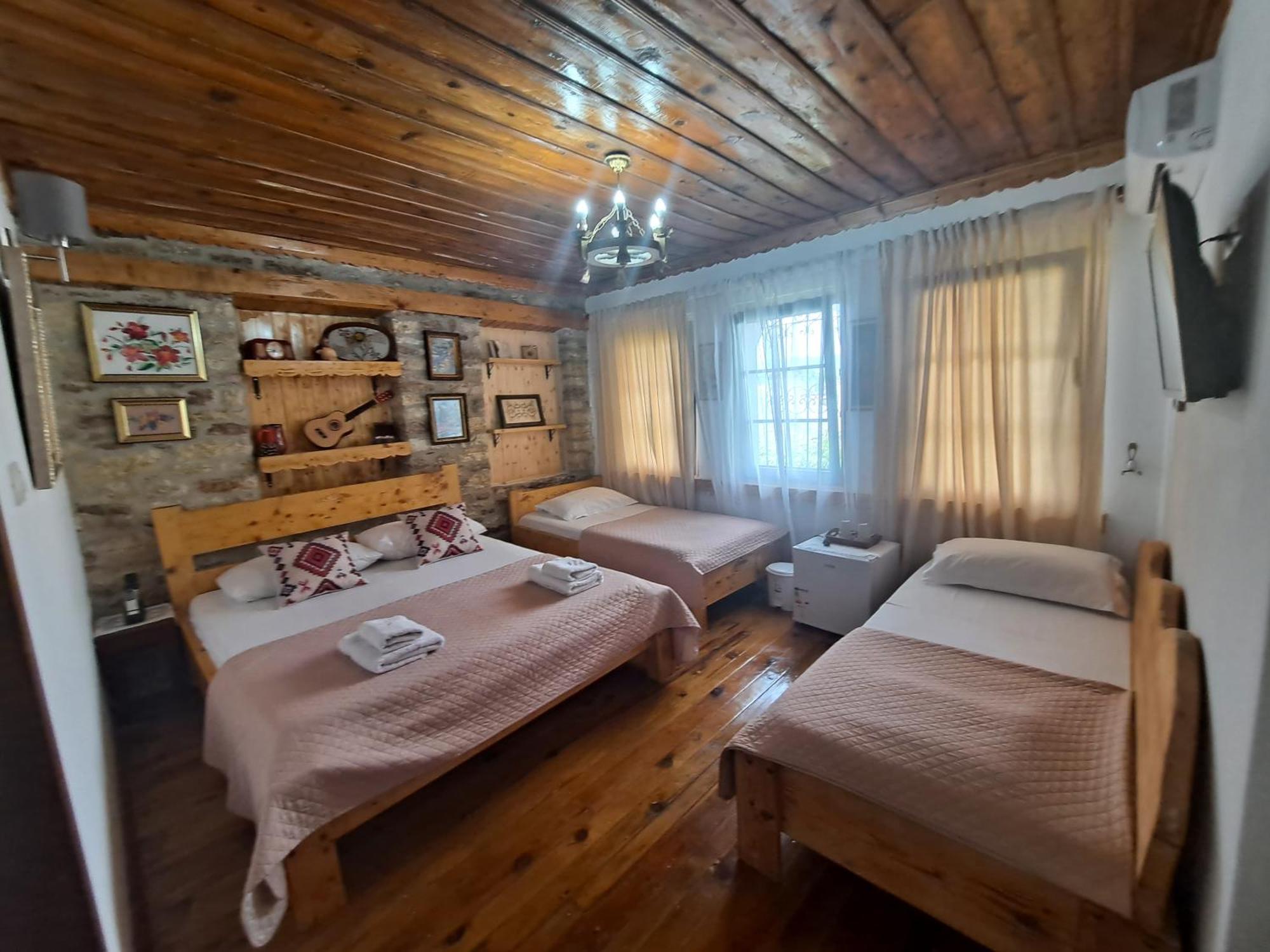 "Villa 70" Guesthouse Gjirokastër Eksteriør billede